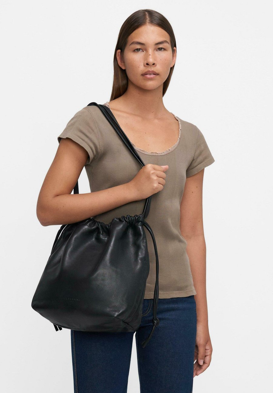 Сумка Liebeskind Berlin Handbag, Schwarz/Black
Сумка Liebeskind Berlin Handbag, Schwarz/Black