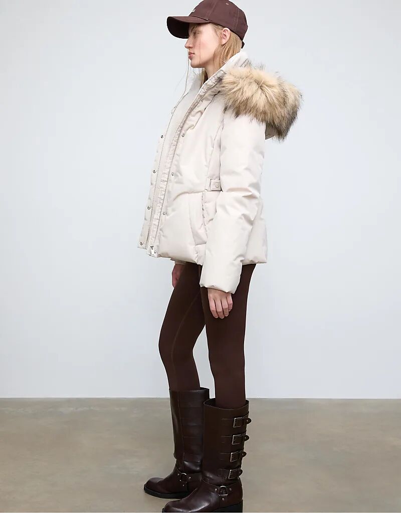 Пуховик Stradivarius с капюшоном в каменном цвете
Пуховик Stradivarius с капюшоном в каменном цвете