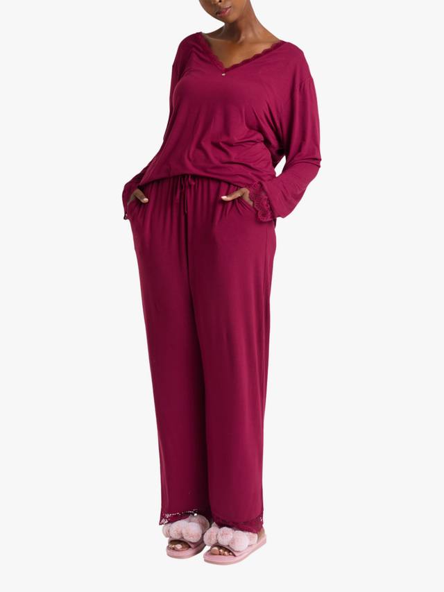 Бамбуковый комплект пижамы с кружевом и v-образным вырезом Pretty You London, Bordeaux
Бамбуковый комплект пижамы с кружевом и v-образным вырезом Pretty You London, Bordeaux