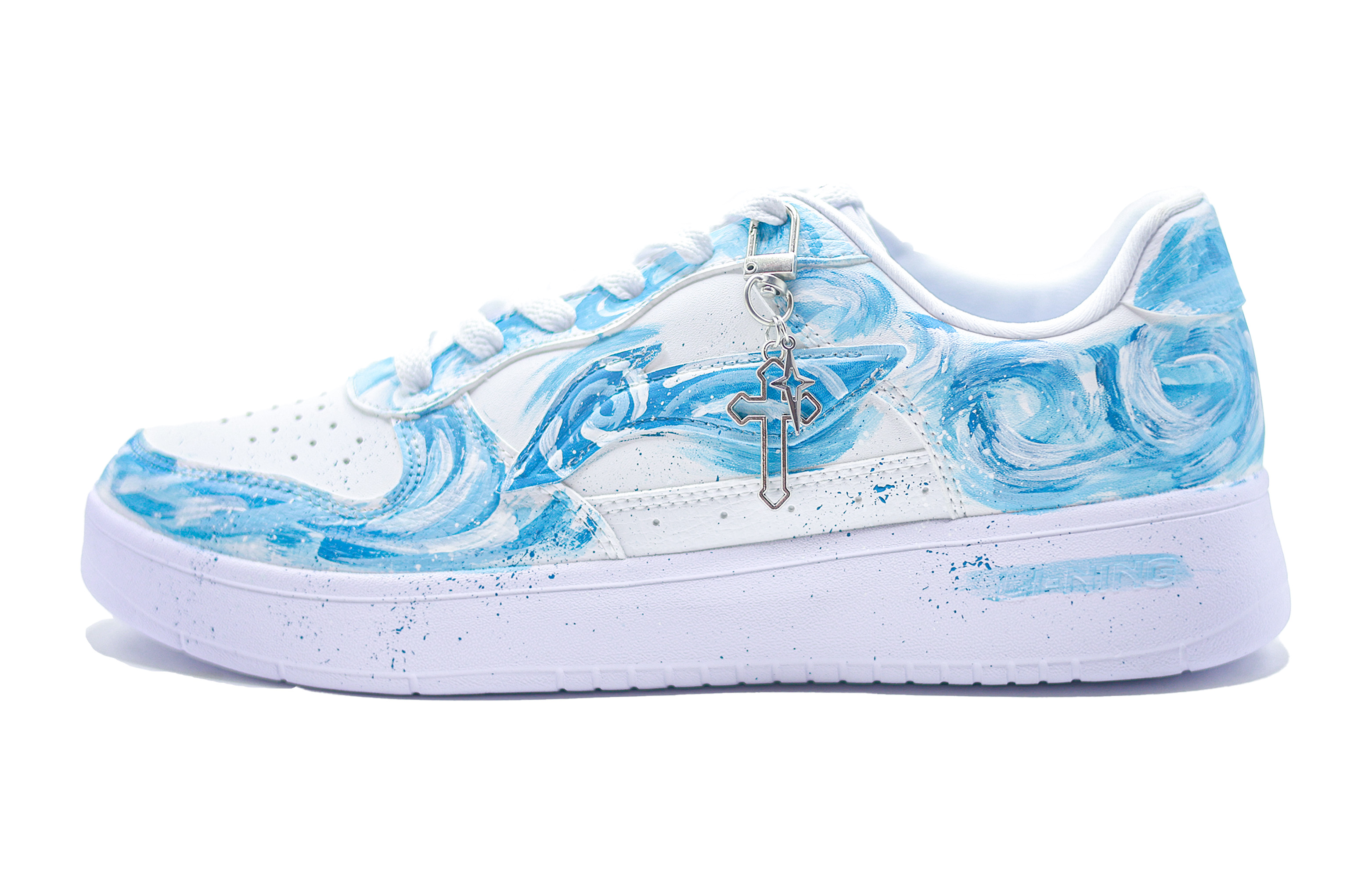 LINING Кроссовки для скейтбординга Pontoon Boats с амортизацией и дышащими свойствами, мужские, белые, синие
LINING Кроссовки для скейтбординга Pontoon Boats с амортизацией и дышащими свойствами, мужские, белые, синие