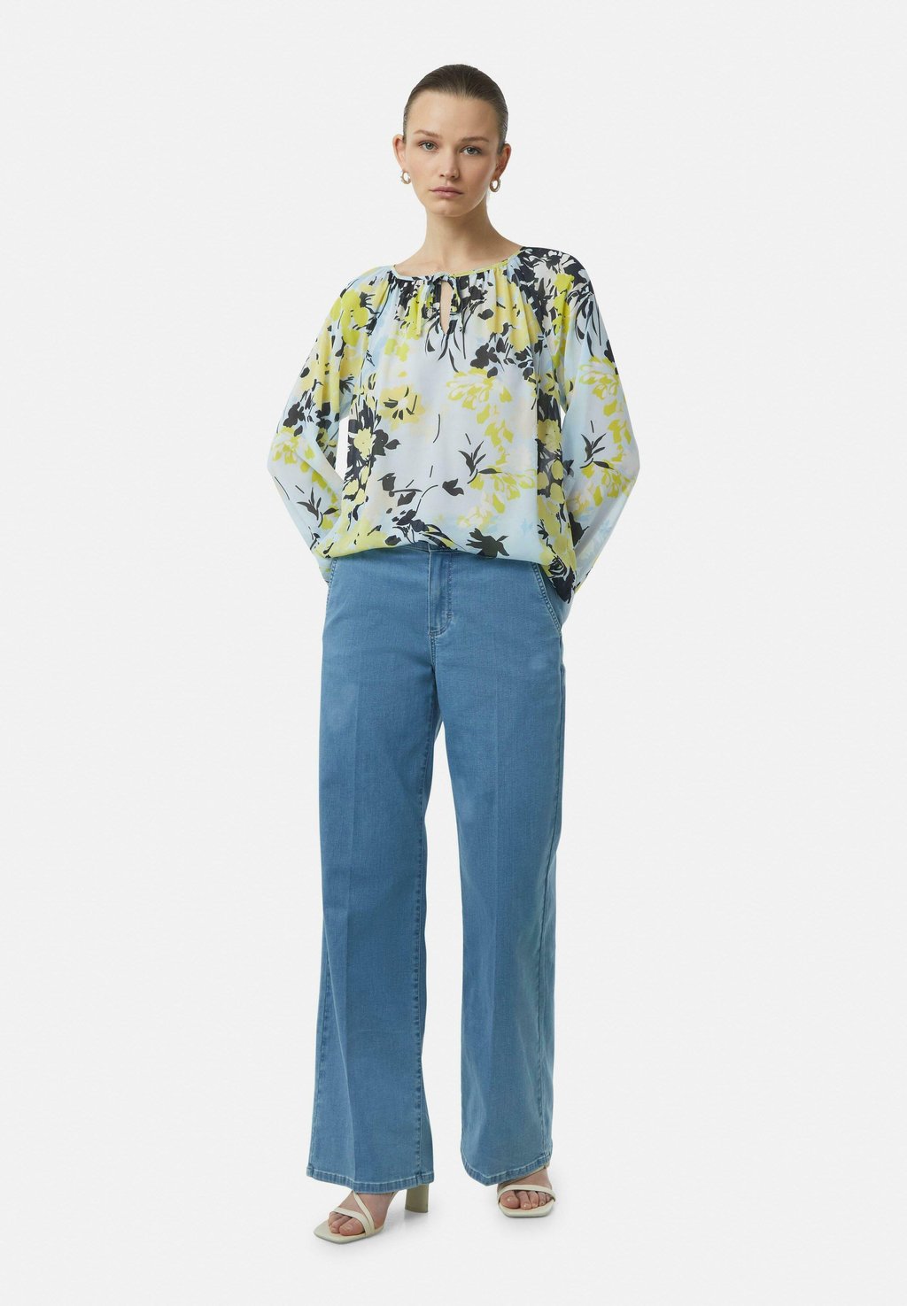 Блуза MIT SCHLEIFEN-DETAIL UND ALL-OVER-PRINT comma, светло-голубой
Блуза MIT SCHLEIFEN-DETAIL UND ALL-OVER-PRINT comma, светло-голубой