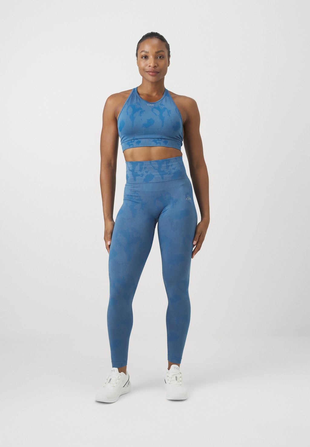 Леггинсы CAMO SEAMLESS ICANIWILL, бирюзовый
Леггинсы CAMO SEAMLESS ICANIWILL, бирюзовый