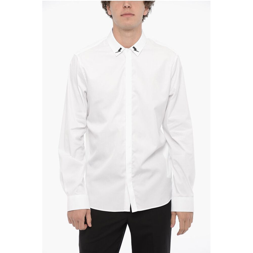 Хлопковая приталенная рубашка с вышивкой Thunderbolto Neil Barrett, Black and White
Хлопковая приталенная рубашка с вышивкой Thunderbolto Neil Barrett, Black and White