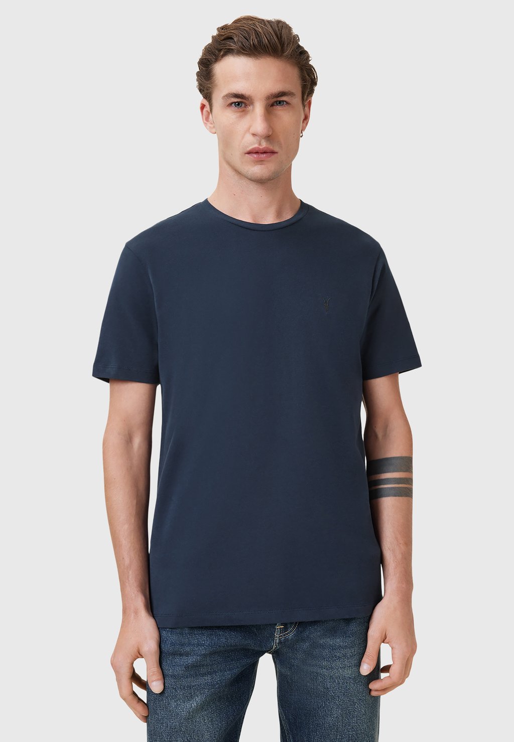 Базовая футболка BRACE CREW AllSaints, синий 
Базовая футболка BRACE CREW AllSaints, синий