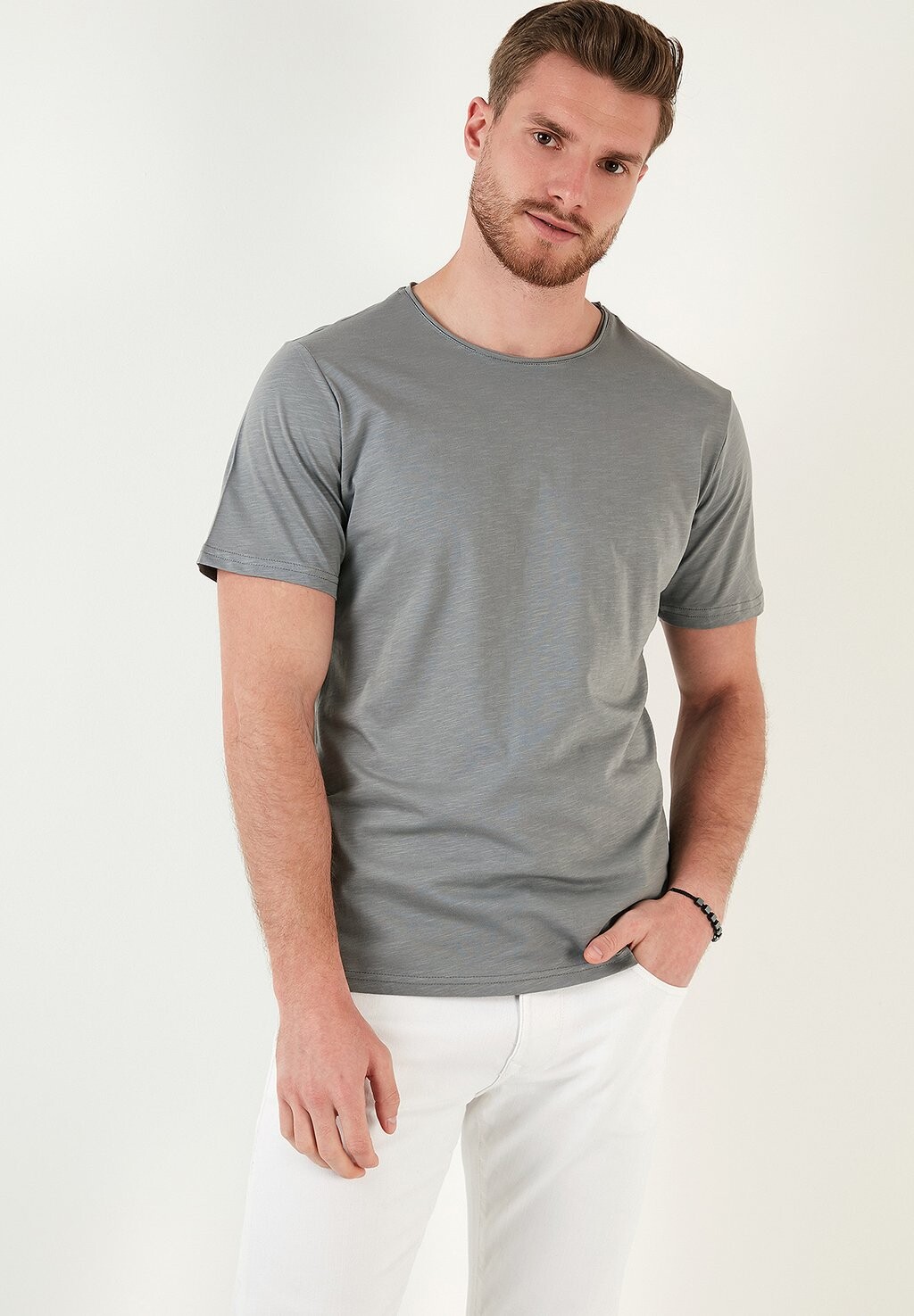 Базовая футболка Buratti, хаки Slim Fit
Базовая футболка Buratti, хаки Slim Fit