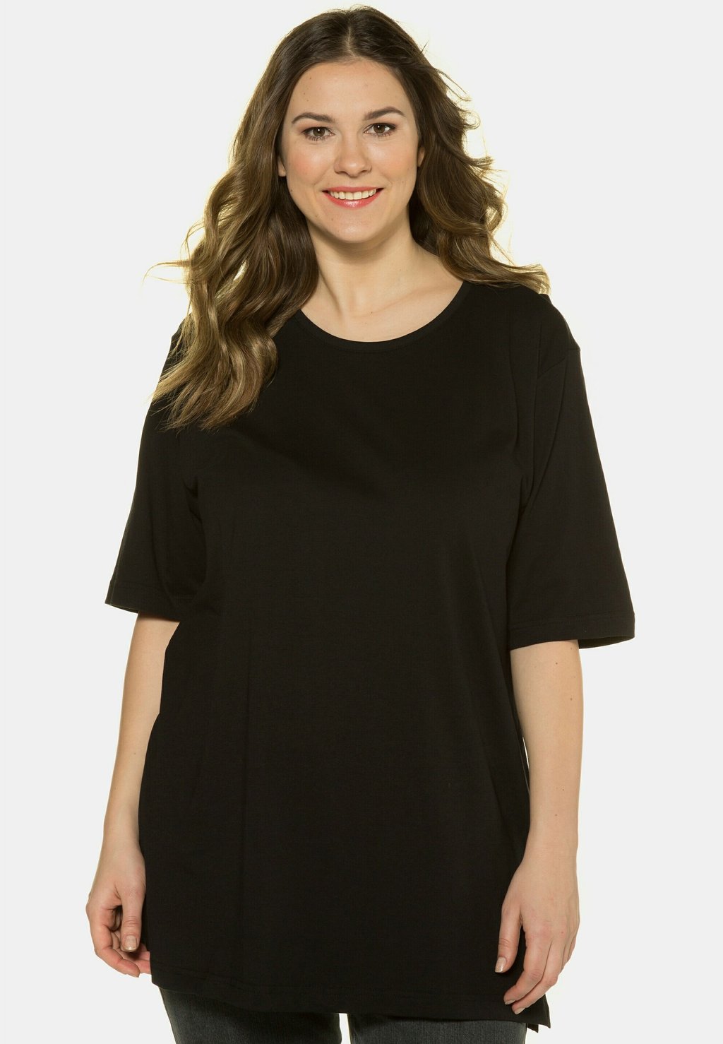 Базовая футболка SHORTSLEEVE TEE Ulla Popken, черный 
Базовая футболка SHORTSLEEVE TEE Ulla Popken, черный
