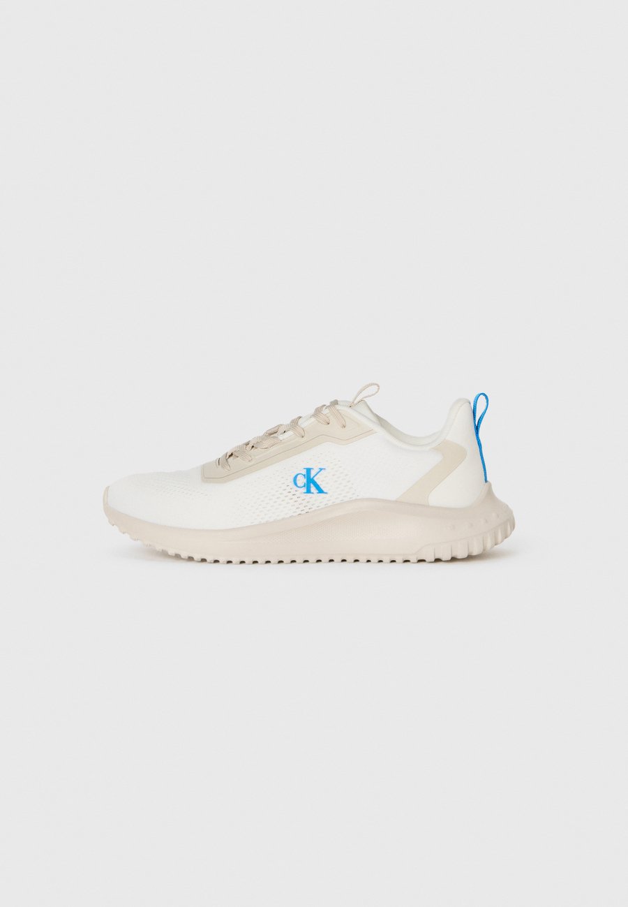Кроссовки Calvin Klein Jeans RUNNER, White/Eggshell/Indigo Blue/Off-White
Кроссовки Calvin Klein Jeans RUNNER, White/Eggshell/Indigo Blue/Off-White