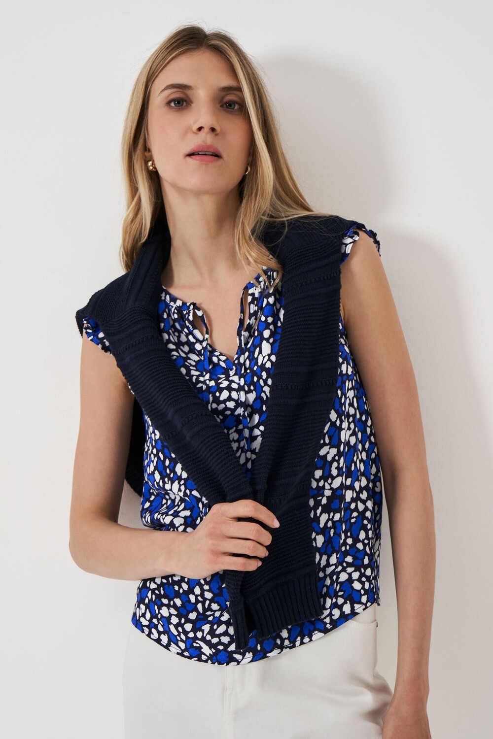 Одежда для экипажа Ondine с оборками на рукавах Crew Clothing Company, синий
Одежда для экипажа Ondine с оборками на рукавах Crew Clothing Company, синий