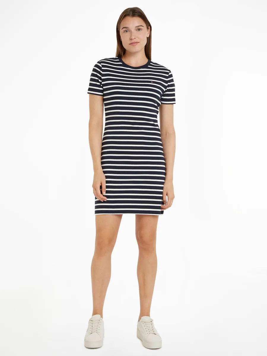 Платье-рубашка Tommy Hilfiger "NEW CODY STR SLIM KNEE DRS SS", с полосками по всей поверхности и флагом с логотипом, цвет Breton Ecru/Desert Sky
Платье-рубашка Tommy Hilfiger "NEW CODY STR SLIM KNEE DRS SS", с полосками по всей поверхности и флагом с логотипом, цвет Breton Ecru/Desert Sky