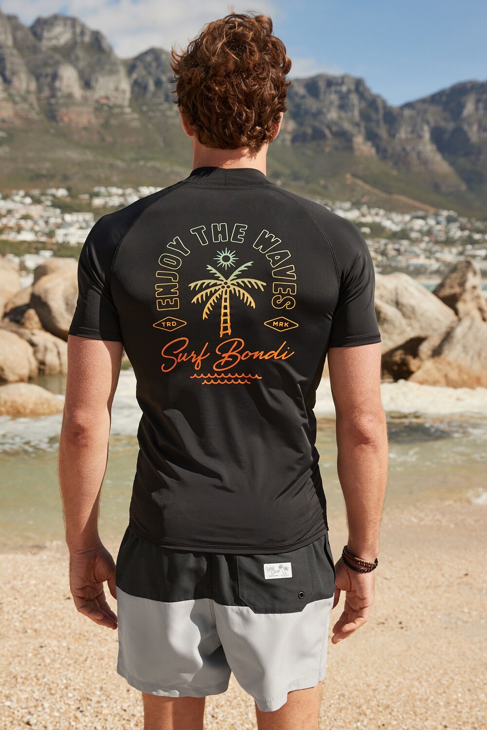 Солнцезащитная футболка с принтом Next, черный
Солнцезащитная футболка с принтом Next, черный