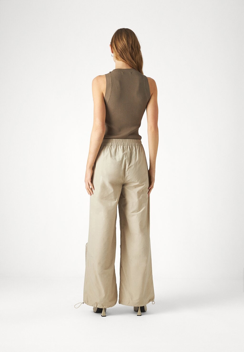 Брюки ESMANA Gestuz, кремовый
Брюки ESMANA Gestuz, кремовый