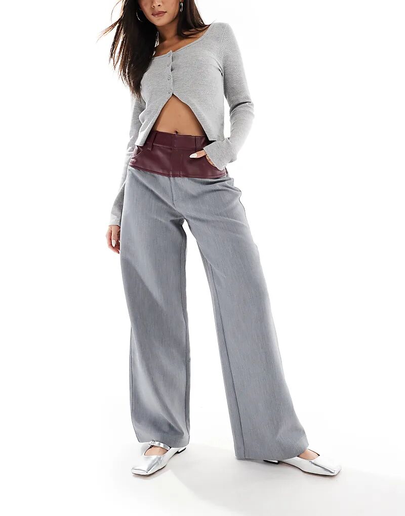 Брюки строгого покроя с контрастными вставками из полиуретана серого цвета ASOS DESIGN
Брюки строгого покроя с контрастными вставками из полиуретана серого цвета ASOS DESIGN