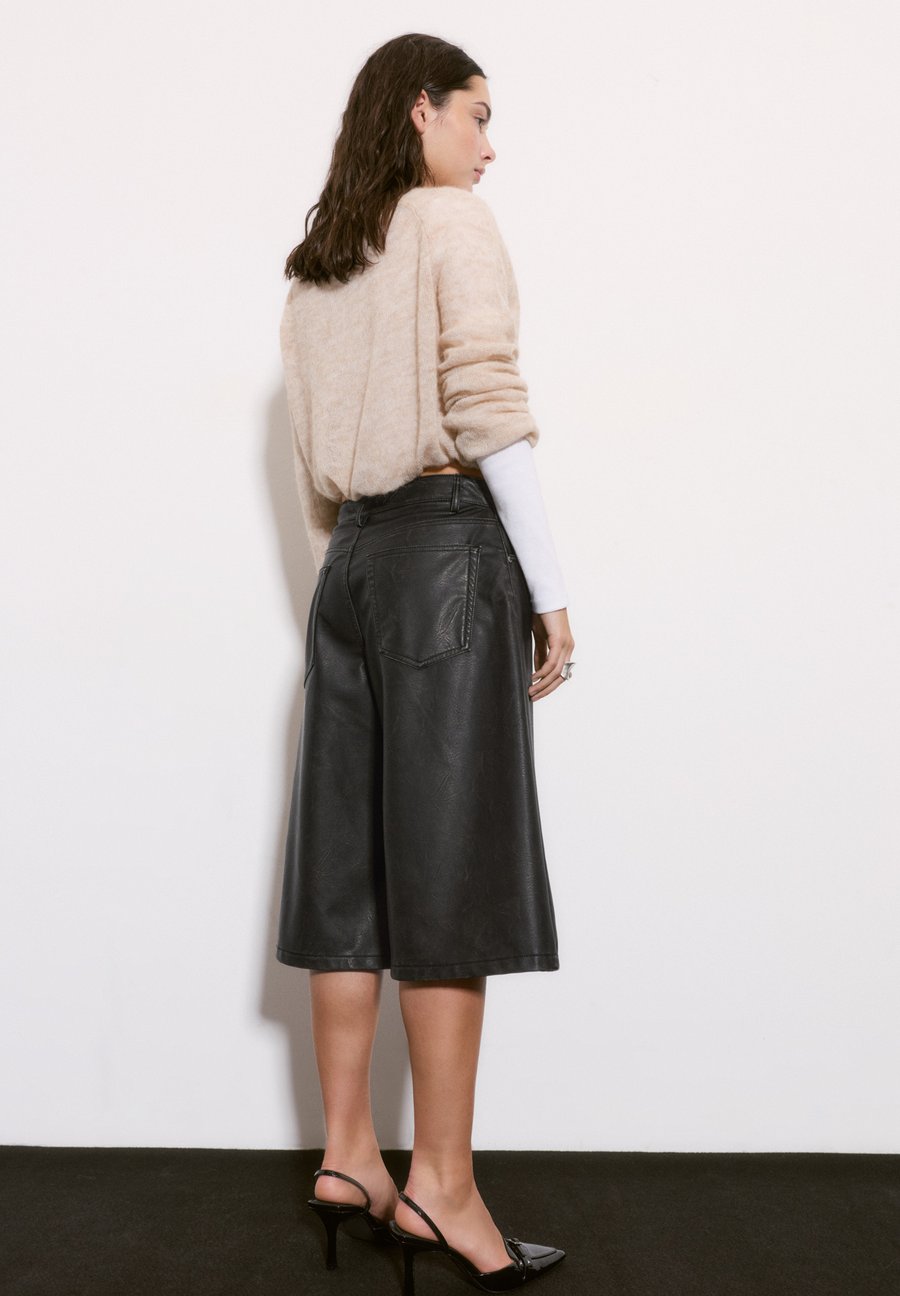 Шорты PULL&BEAR Shorts, Brown
Шорты PULL&BEAR Shorts, Brown