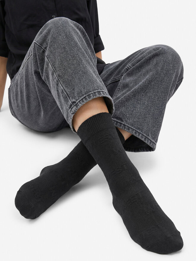 Длинные носки Nine West CEO_LA_NW_17283_W_AW25 (3-PACK), черный
Длинные носки Nine West CEO_LA_NW_17283_W_AW25 (3-PACK), черный