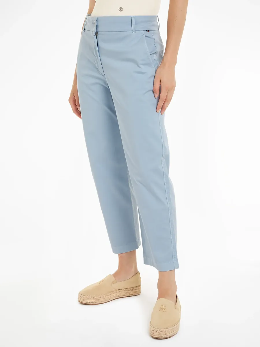 Брюки-чиносы Tommy Hilfiger "CO BLEND GMD SLIM STRAIGHT CHINO" с вышитым логотипом, синий
Брюки-чиносы Tommy Hilfiger "CO BLEND GMD SLIM STRAIGHT CHINO" с вышитым логотипом, синий