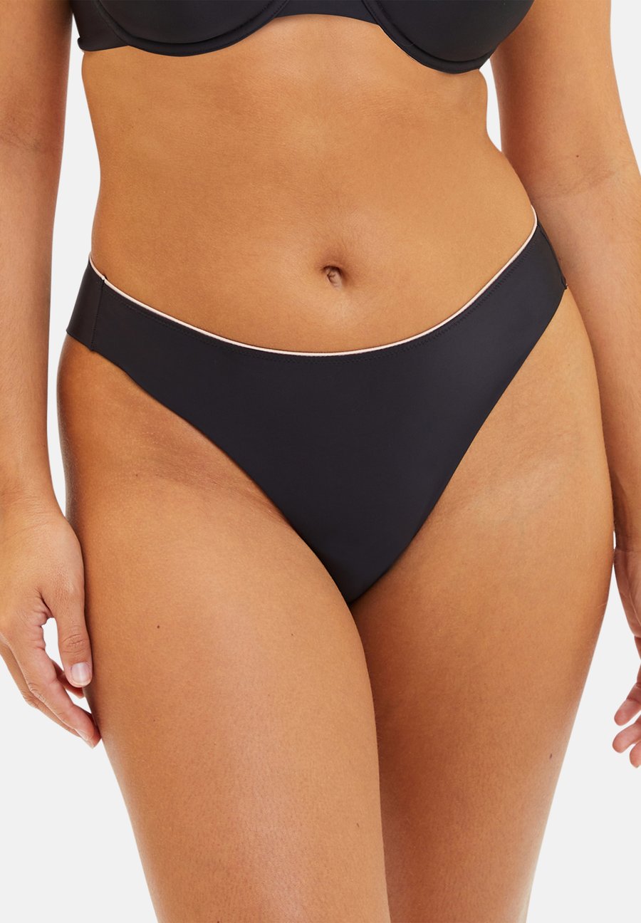 Трусы Sans Complexe UNSEEN, Noir Blush/Black
Трусы Sans Complexe UNSEEN, Noir Blush/Black