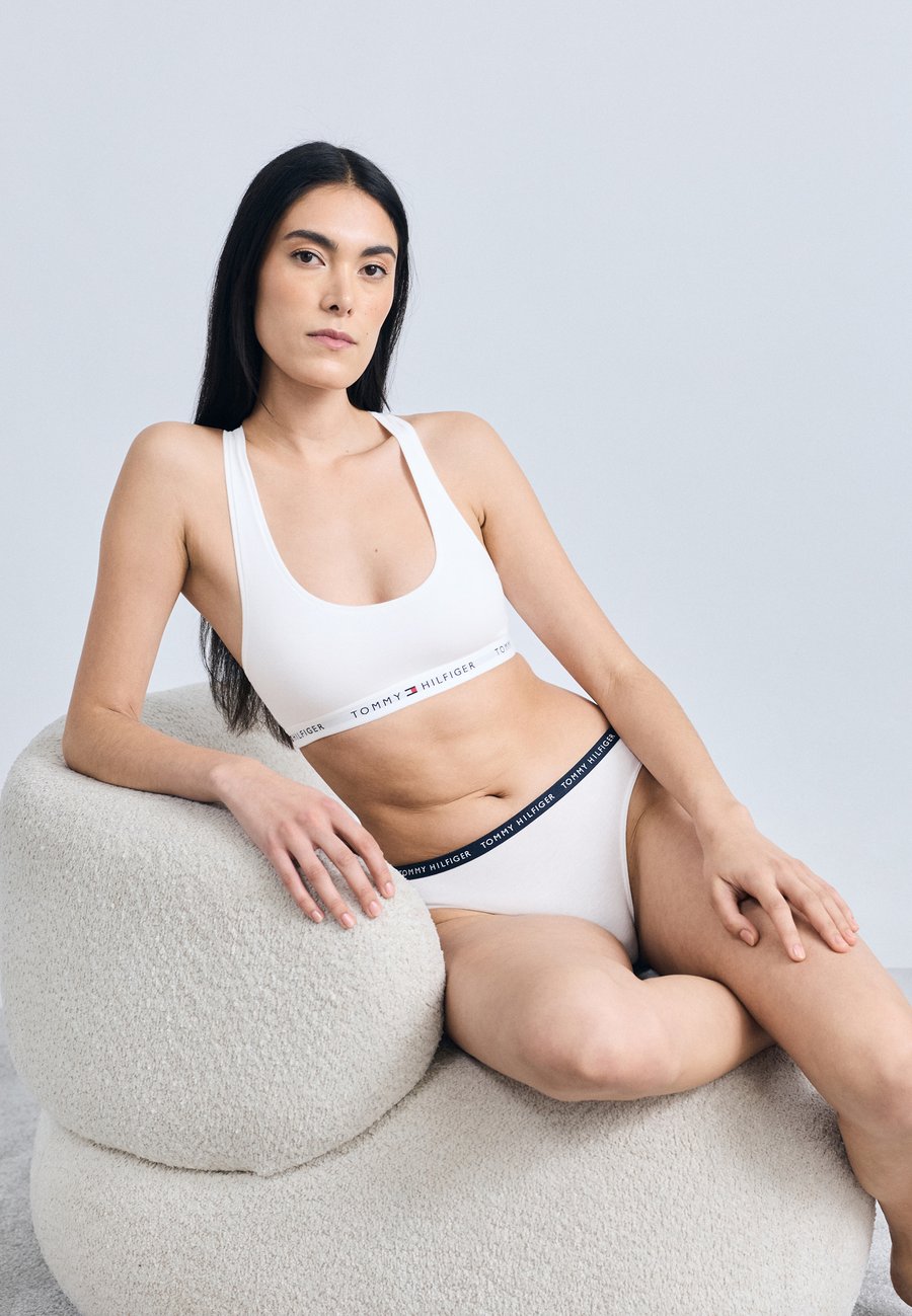Бюстье Tommy Hilfiger ICON 2.0 BRALETTE, White
Бюстье Tommy Hilfiger ICON 2.0 BRALETTE, White