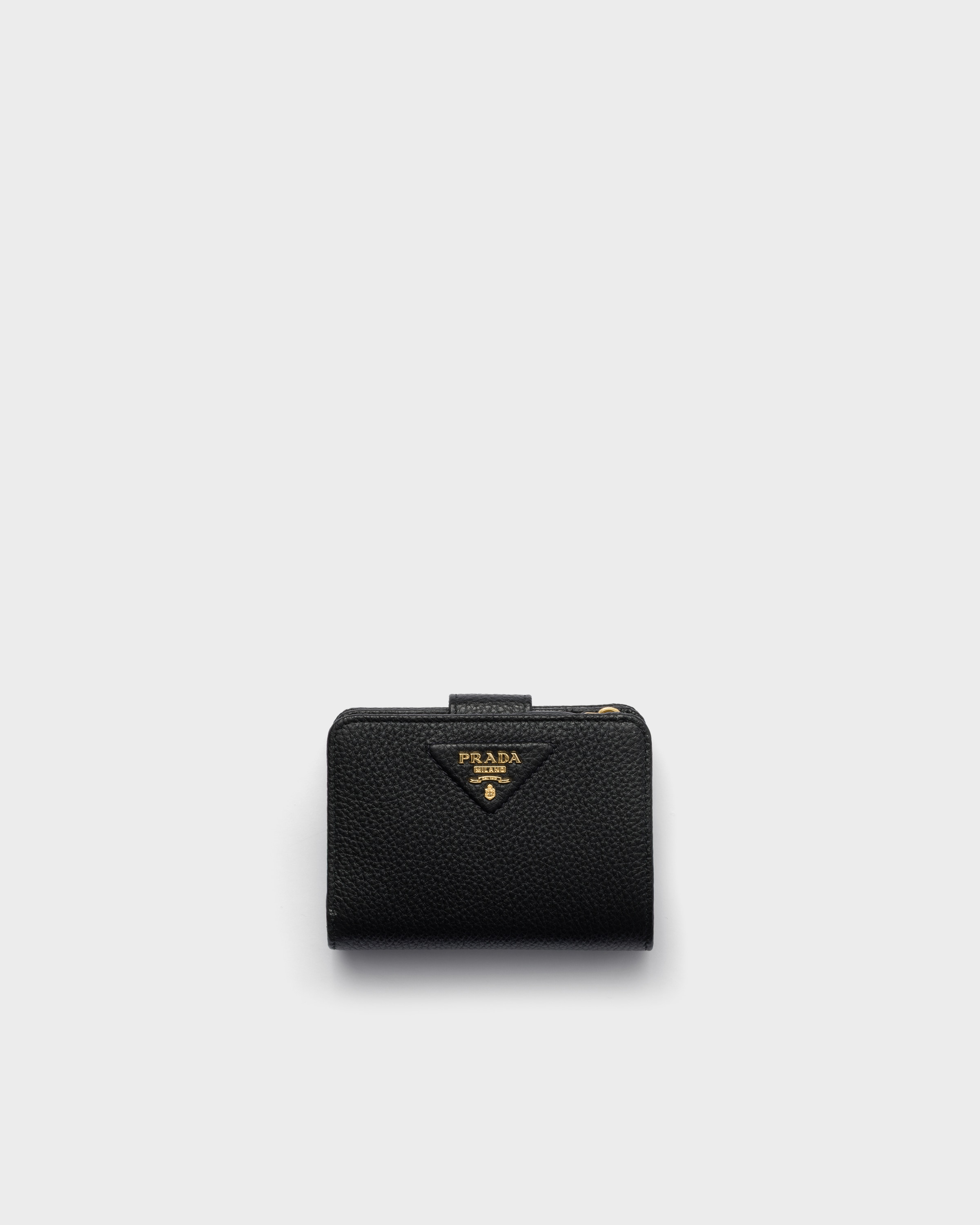 Маленький кожаный кошелек Prada, черный
Маленький кожаный кошелек Prada, черный