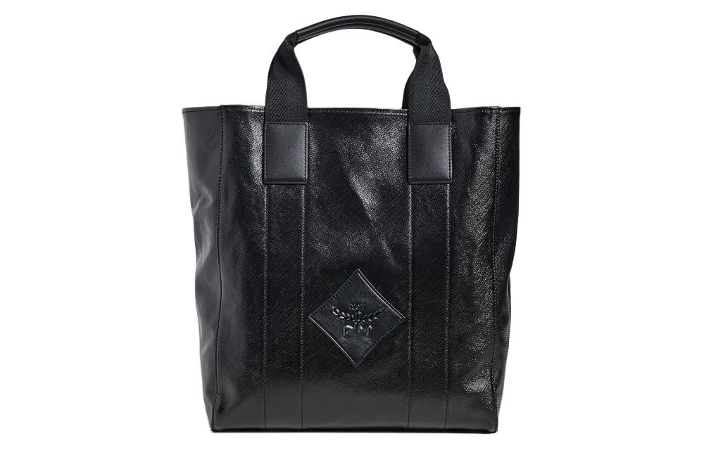 Покрытая тканью с кожаными вставками сумка-тоут, шоппер, наплечная сумка, ручная кладь Tubas мужская черная MCM
Покрытая тканью с кожаными вставками сумка-тоут, шоппер, наплечная сумка, ручная кладь Tubas мужская черная MCM