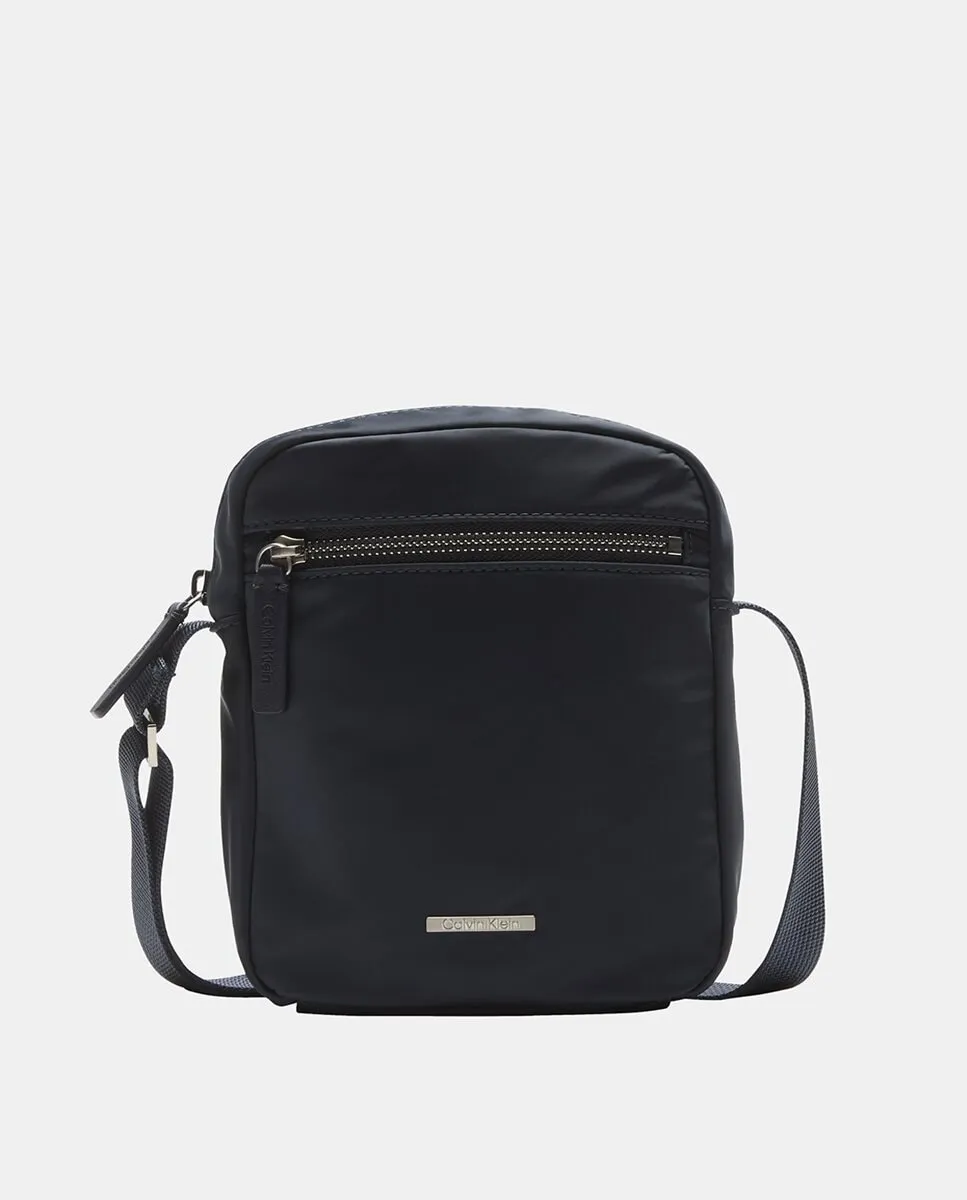 Мужская круглая сумка через плечо Calvin Klein, черный
Мужская круглая сумка через плечо Calvin Klein, черный