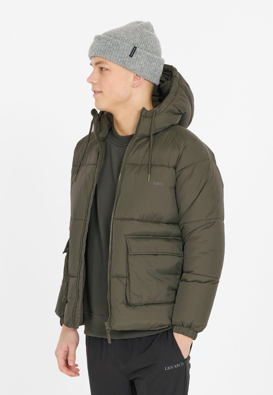 Зимняя куртка Les'Arcs STEPP MACKOD, Dark Green
Зимняя куртка Les'Arcs STEPP MACKOD, Dark Green