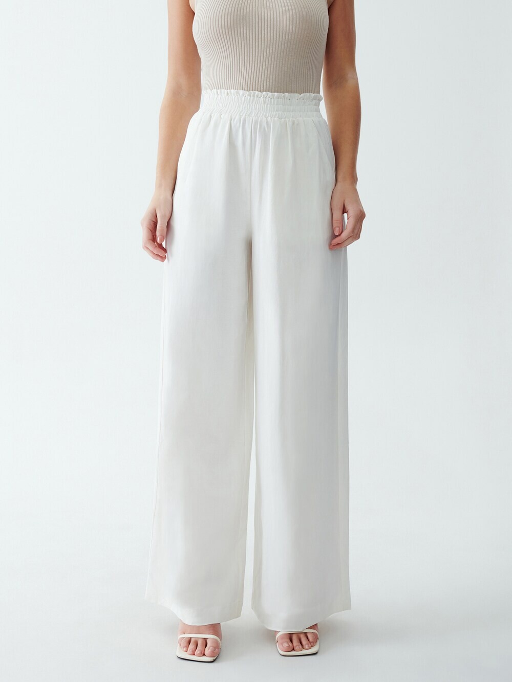 Широкие брюки The Fated, белый
Широкие брюки The Fated, белый