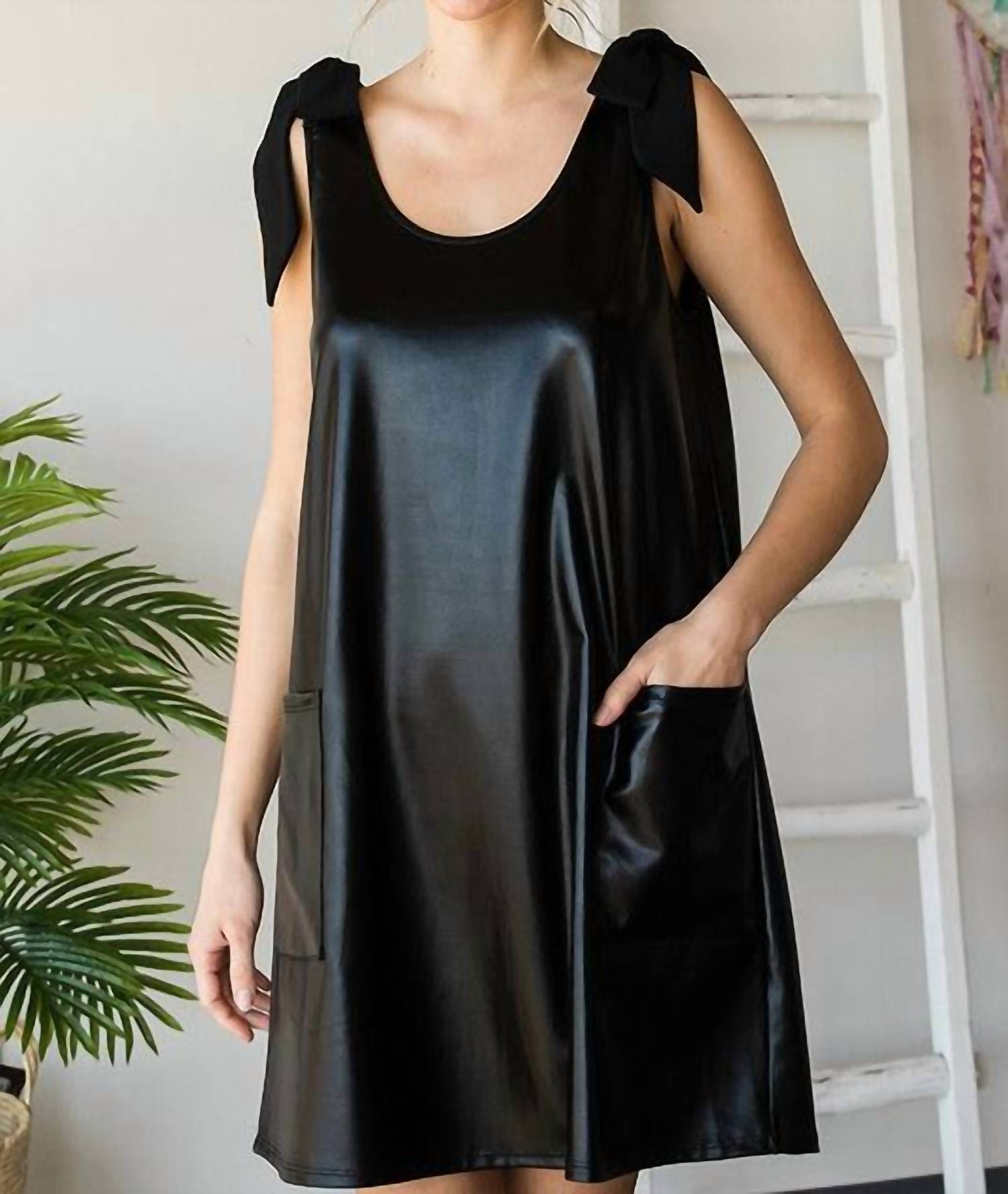 Милое, дорогое платье черного цвета Jodifl 
Милое, дорогое платье черного цвета Jodifl