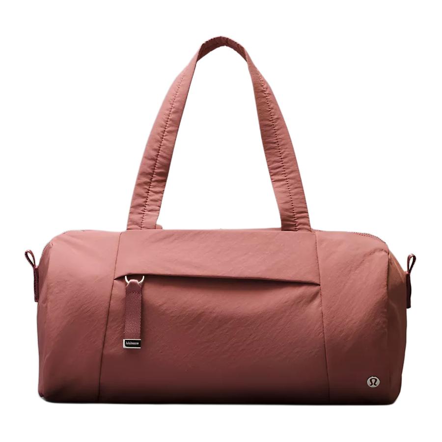 Lululemon 16-литровая переработанная нейлоновая дорожная сумка женская корица, Cinnamon
Lululemon 16-литровая переработанная нейлоновая дорожная сумка женская корица, Cinnamon