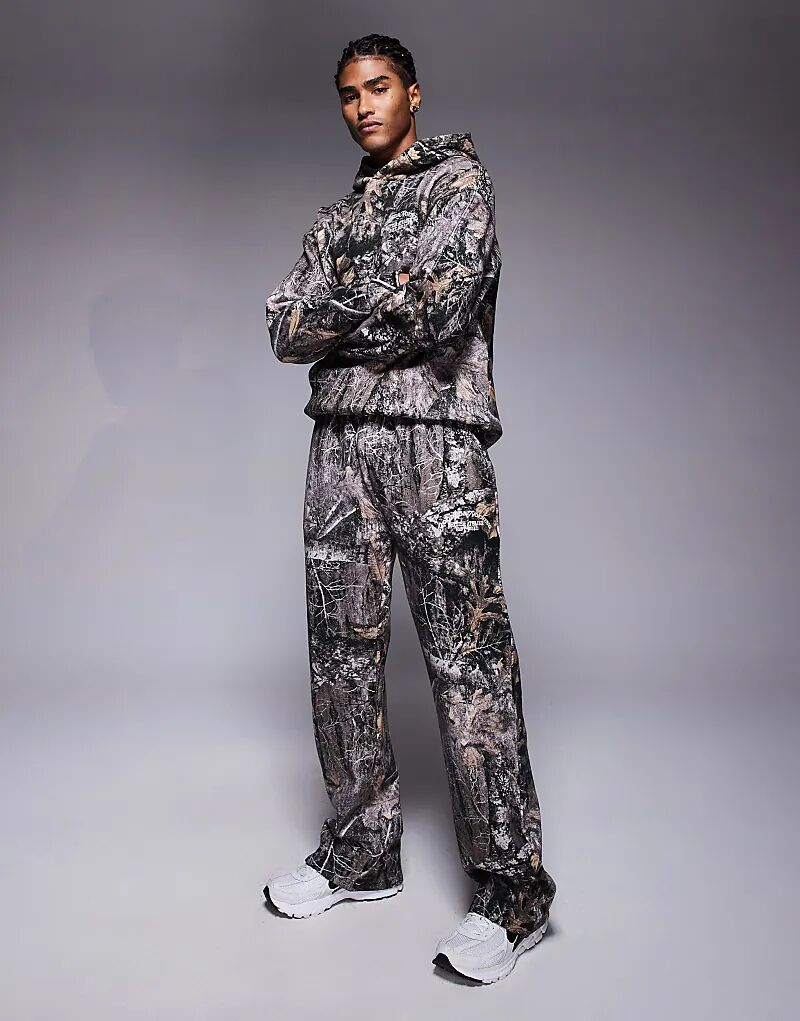 Спортивные брюки прямого кроя Good For Nothing с камуфляжным принтом деревьев
Спортивные брюки прямого кроя Good For Nothing с камуфляжным принтом деревьев