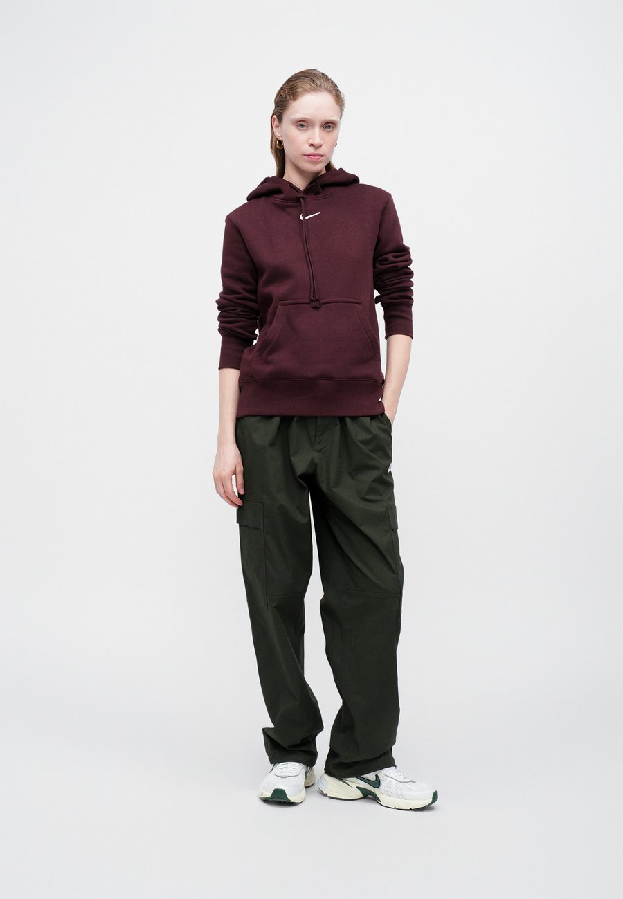 Толстовка Nike Sportswear HOODIE, Burgundy Crush/Sail/Bordeaux
Толстовка Nike Sportswear HOODIE, Burgundy Crush/Sail/Bordeaux