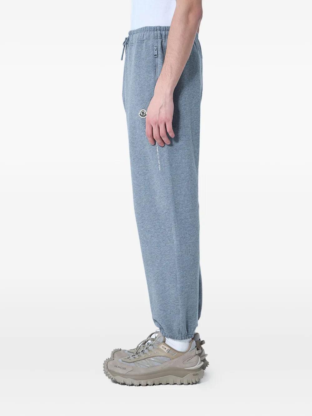 Спортивные брюки с кулиской и логотипом MONCLER, серый
Спортивные брюки с кулиской и логотипом MONCLER, серый