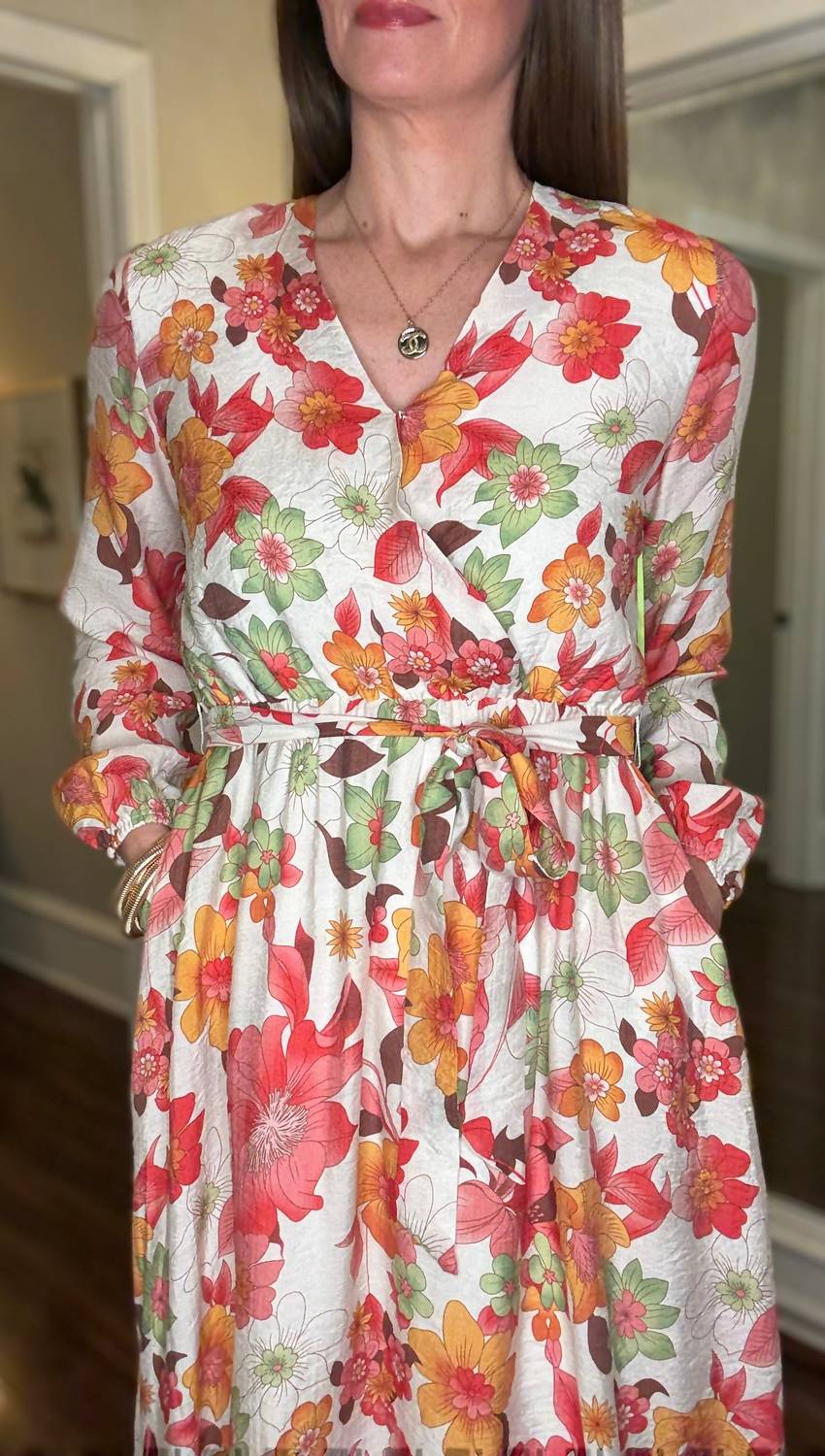 Длинное платье макси с длинными рукавами и многослойным цветочным принтом в мультиколоре TRISHA TYLER
Длинное платье макси с длинными рукавами и многослойным цветочным принтом в мультиколоре TRISHA TYLER