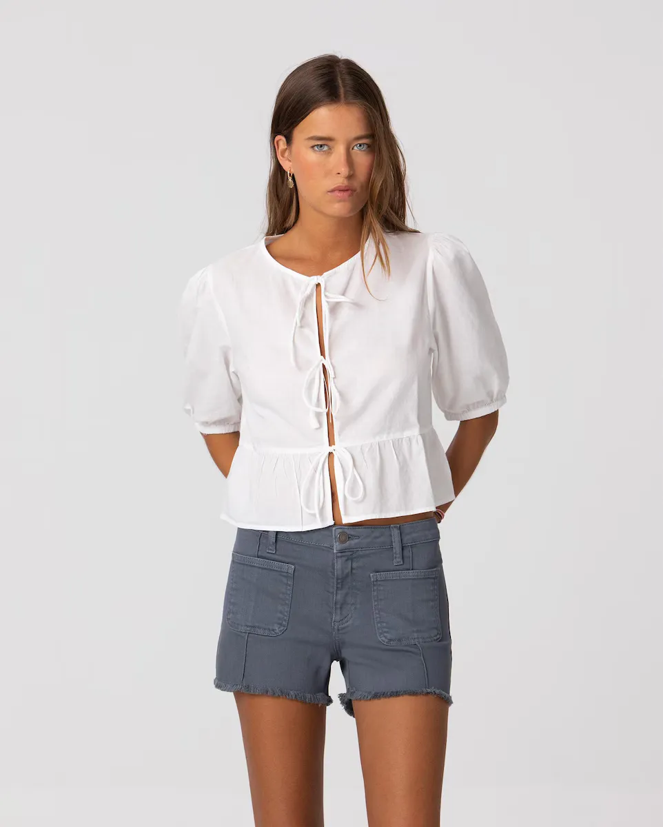 Женский топ с короткими рукавами и эластичными манжетами Noon, белый
Женский топ с короткими рукавами и эластичными манжетами Noon, белый