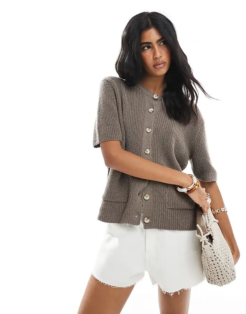 Вязаный кардиган ASOS DESIGN с накладными карманами цвета мокко
Вязаный кардиган ASOS DESIGN с накладными карманами цвета мокко