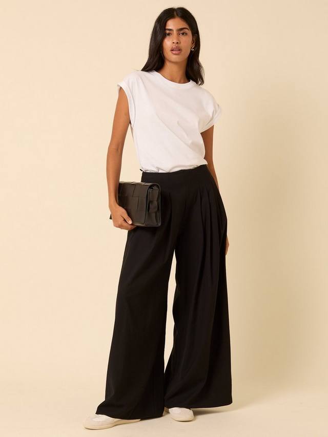 Широкие брюки Shyla с вискозой LENZING ECOVERO Nobody's Child
Широкие брюки Shyla с вискозой LENZING ECOVERO Nobody's Child