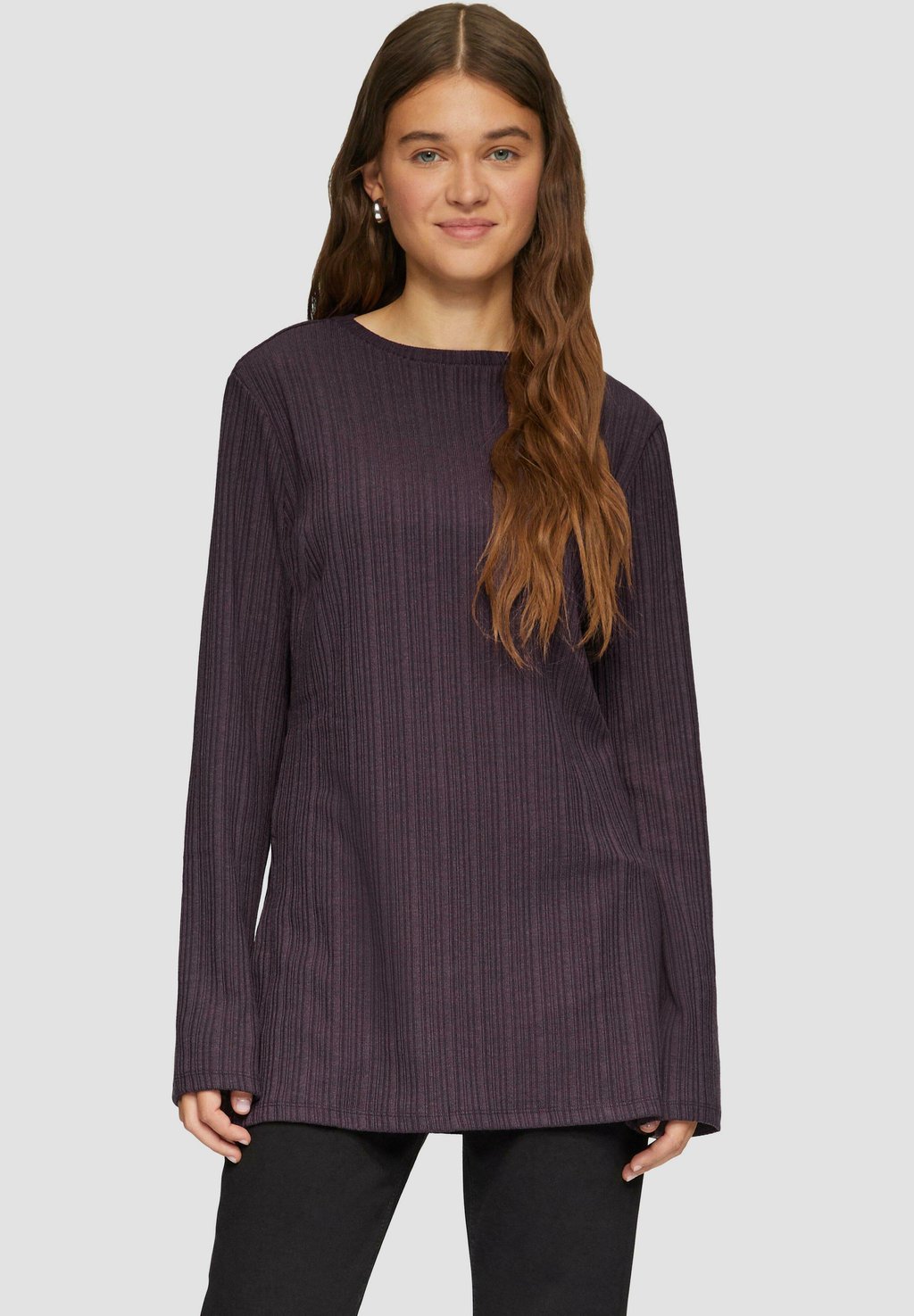 Топ с длинными рукавами MIT SEITLICHEN SCHLITZEN QS, бордовый
Топ с длинными рукавами MIT SEITLICHEN SCHLITZEN QS, бордовый