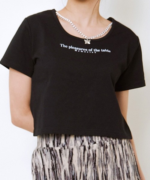 Женская футболка с коротким рукавом и колье-чокером, логотип, бабочки GORGE, черный
Женская футболка с коротким рукавом и колье-чокером, логотип, бабочки GORGE, черный