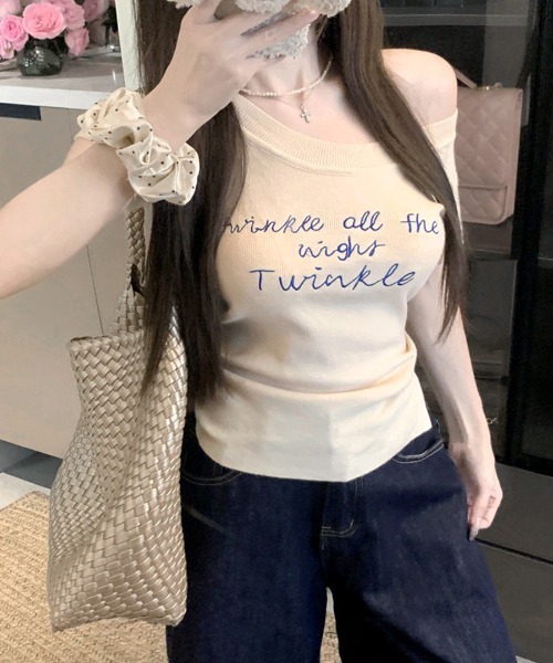 Топ с одним плечом, боковым разрезом, логотип Riff, кремовый
Топ с одним плечом, боковым разрезом, логотип Riff, кремовый