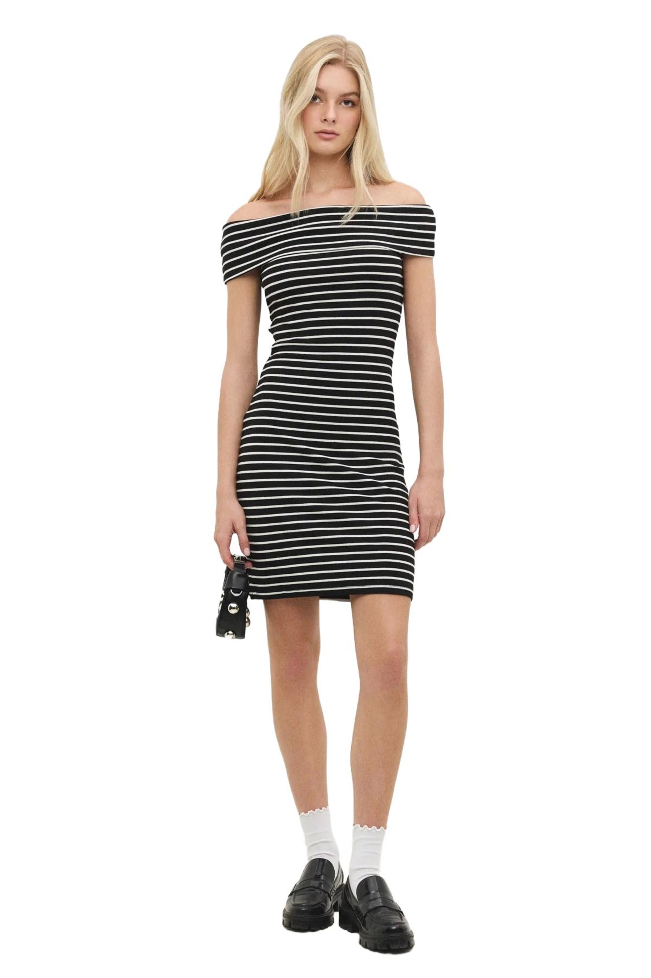 No Matter What Платье в черном цвете
No Matter What Платье в черном цвете