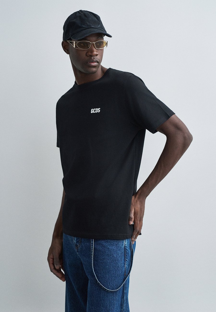 Футболка GCDS LOW BAND LOGO REGULAR, Black/White/Black
Футболка GCDS LOW BAND LOGO REGULAR, Black/White/Black