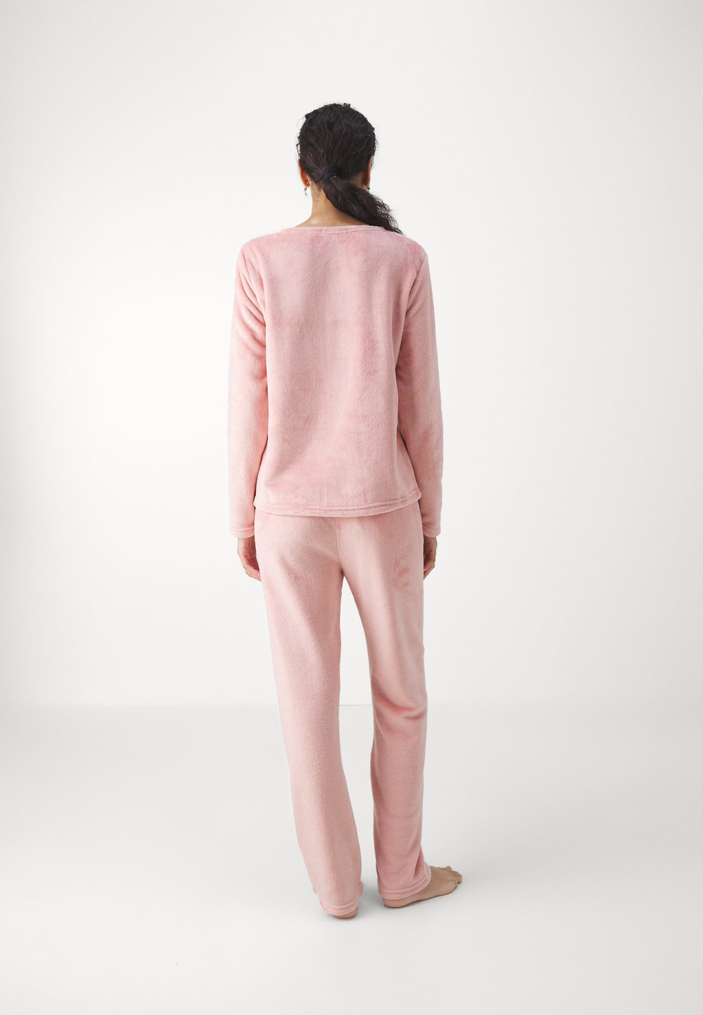 Пижамный комплект SET Anna Field, розовый
Пижамный комплект SET Anna Field, розовый