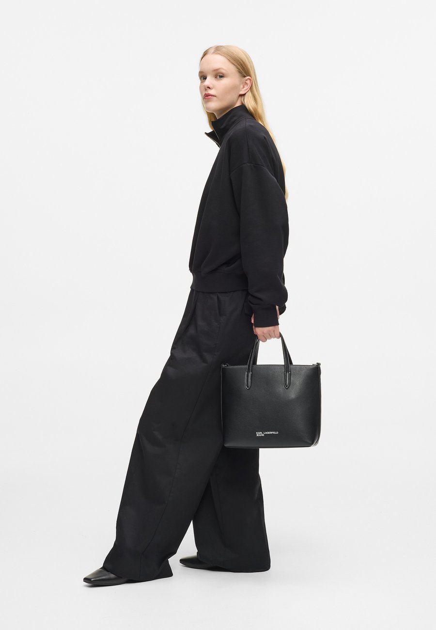 Сумка Karl Lagerfeld Jeans Handbag, Black
Сумка Karl Lagerfeld Jeans Handbag, Black