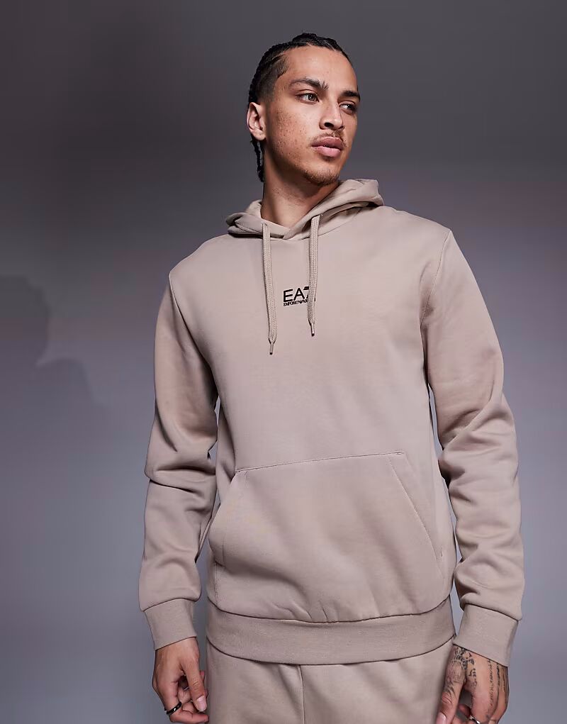 Толстовка с капюшоном Armani EA7 с центральным логотипом бежевого цвета - часть комплекта
Толстовка с капюшоном Armani EA7 с центральным логотипом бежевого цвета - часть комплекта