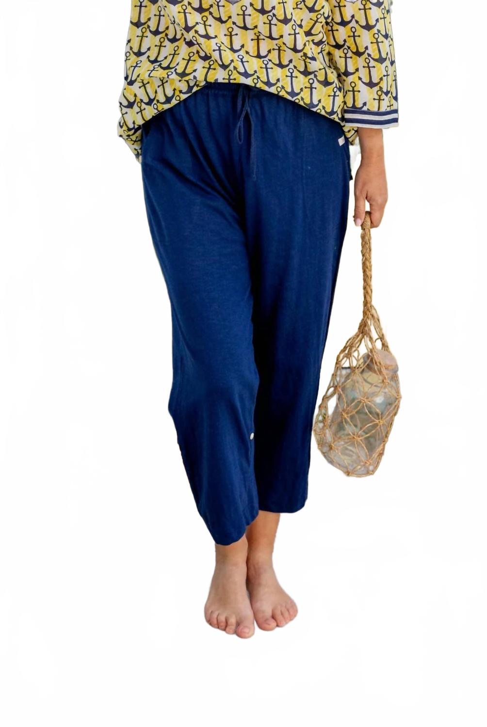 West Indies Wear Классические хлопковые брюки темно-синего цвета
West Indies Wear Классические хлопковые брюки темно-синего цвета