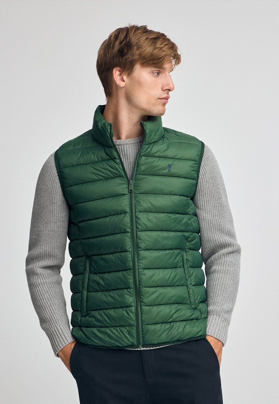 Куртка Polo Club ULTRALIGHT VEST EMBRODERY CHUCK, Bottle Green/Dark Green
Куртка Polo Club ULTRALIGHT VEST EMBRODERY CHUCK, Bottle Green/Dark Green