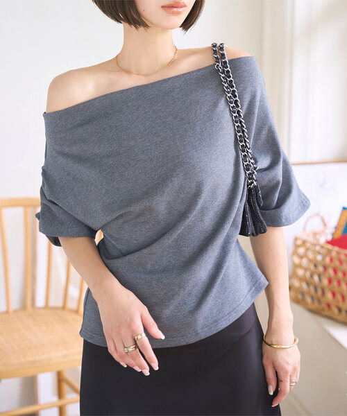 Футболка с открытыми плечами, бренд Kobe Lettuce
Футболка с открытыми плечами, бренд Kobe Lettuce