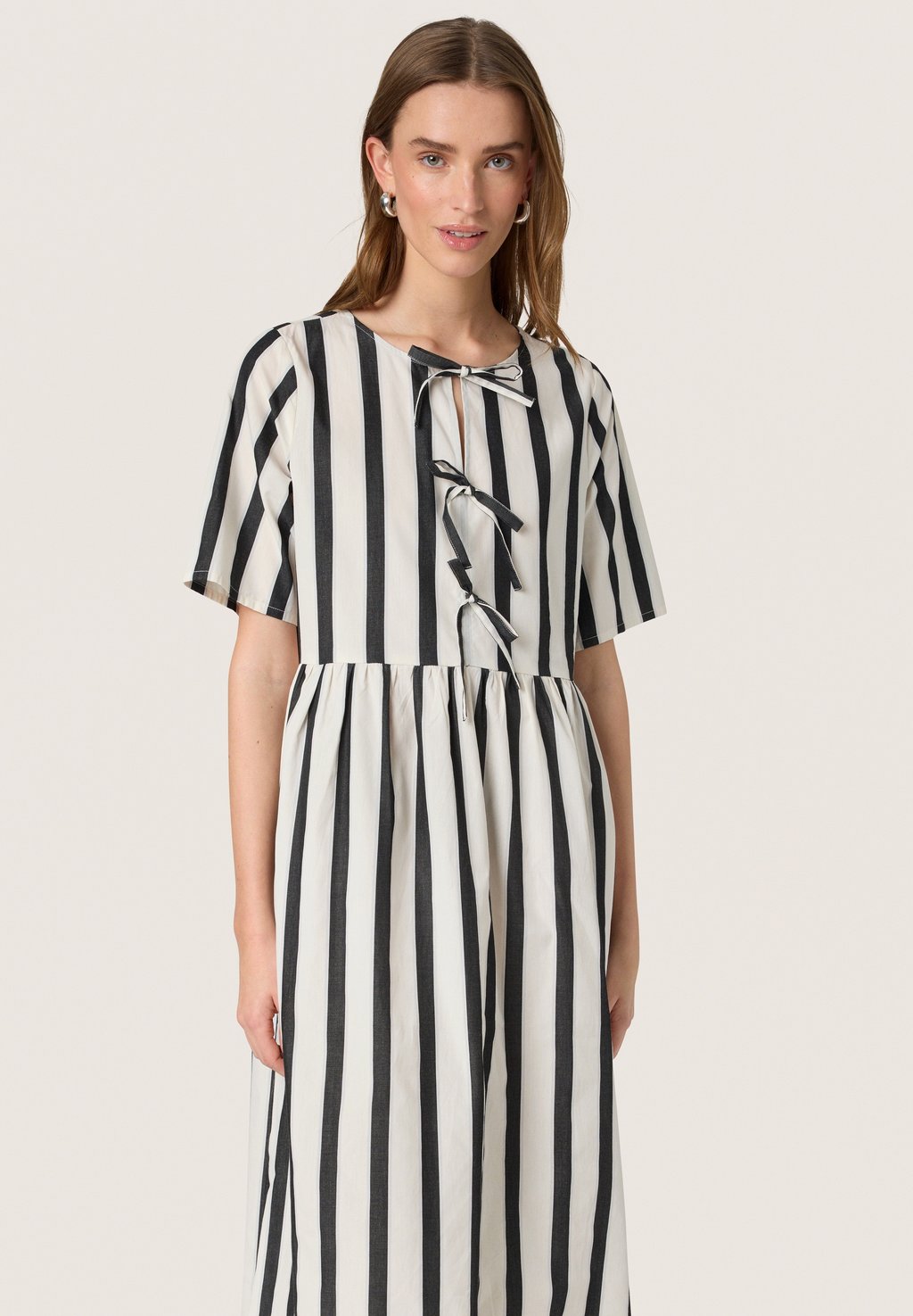 Повседневное платье SLNENA Soaked in Luxury, мультиколор
Повседневное платье SLNENA Soaked in Luxury, мультиколор