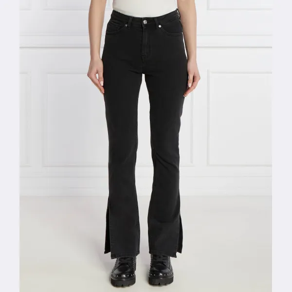 Расклешенные джинсы Gwendolyn_1 высокая талия Hugo, черный
Расклешенные джинсы Gwendolyn_1 высокая талия Hugo, черный