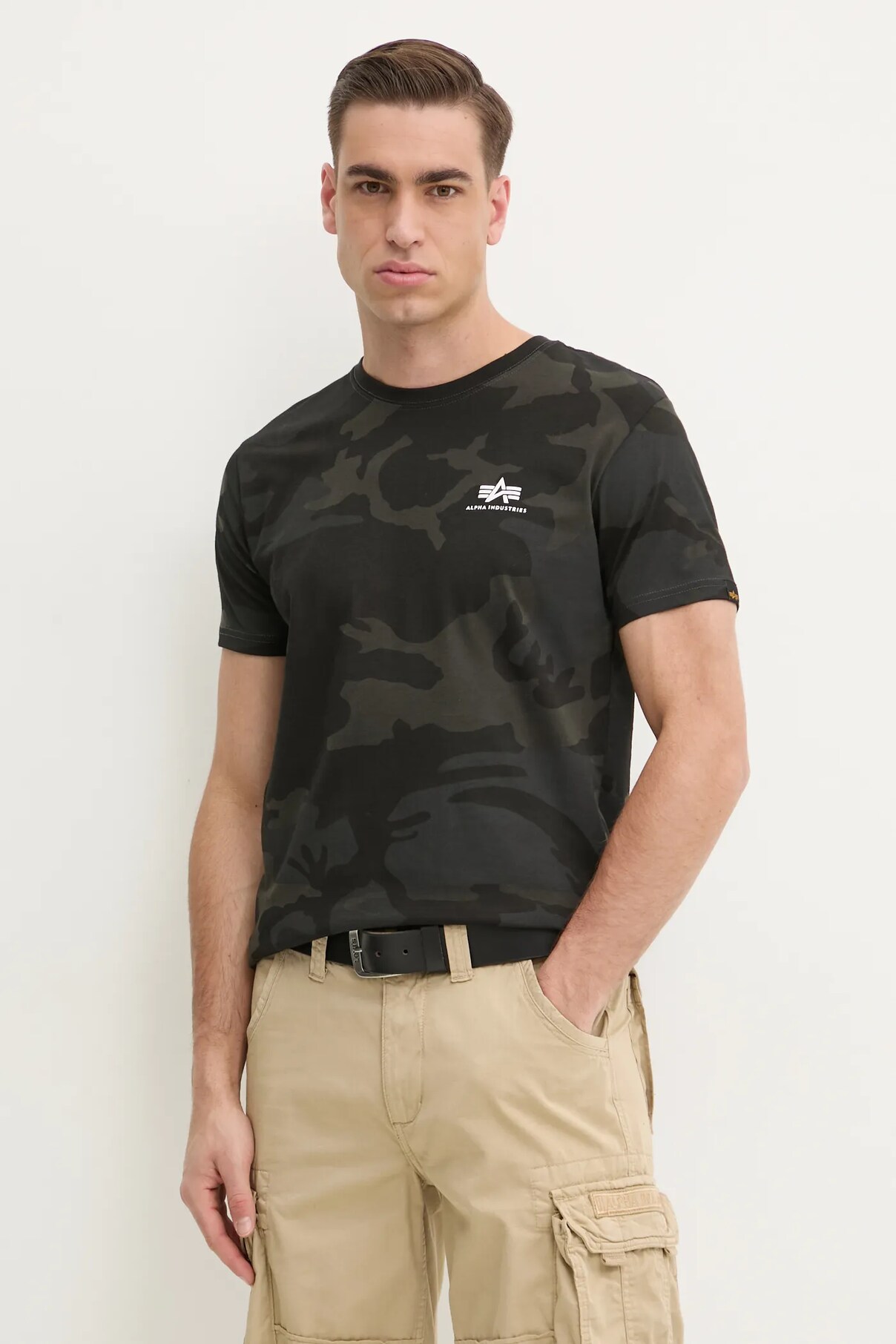Футболка Cotton Basic T с небольшим камуфляжным логотипом Alpha Industries, черный
Футболка Cotton Basic T с небольшим камуфляжным логотипом Alpha Industries, черный