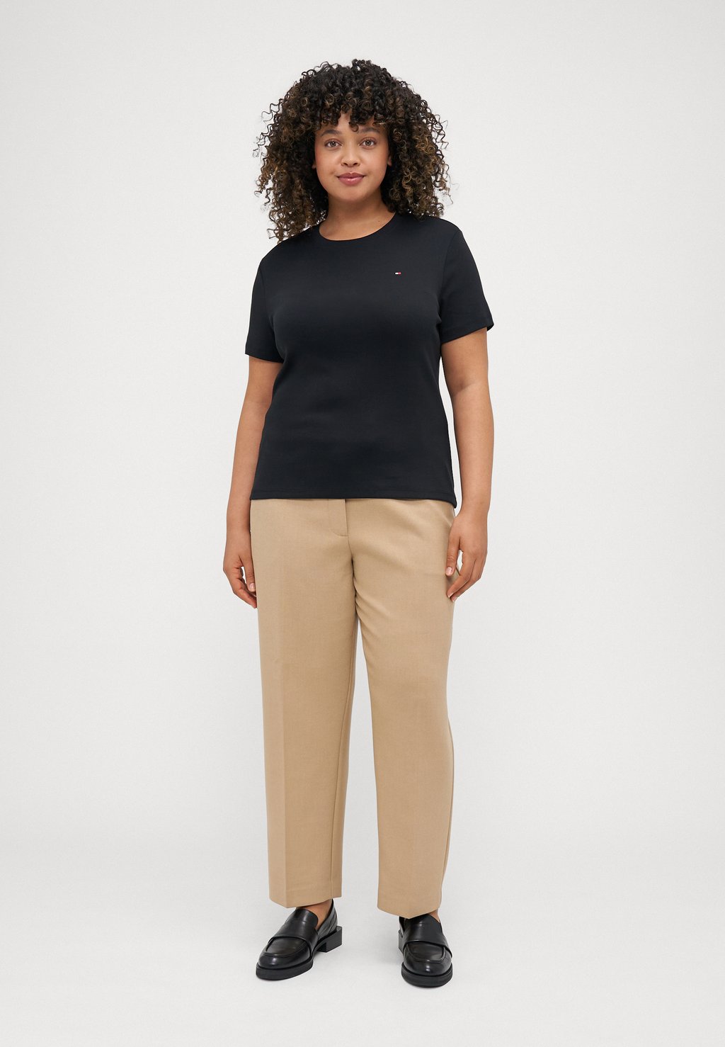 Базовая футболка SLIM CODY Tommy Hilfiger Curve, черный
Базовая футболка SLIM CODY Tommy Hilfiger Curve, черный